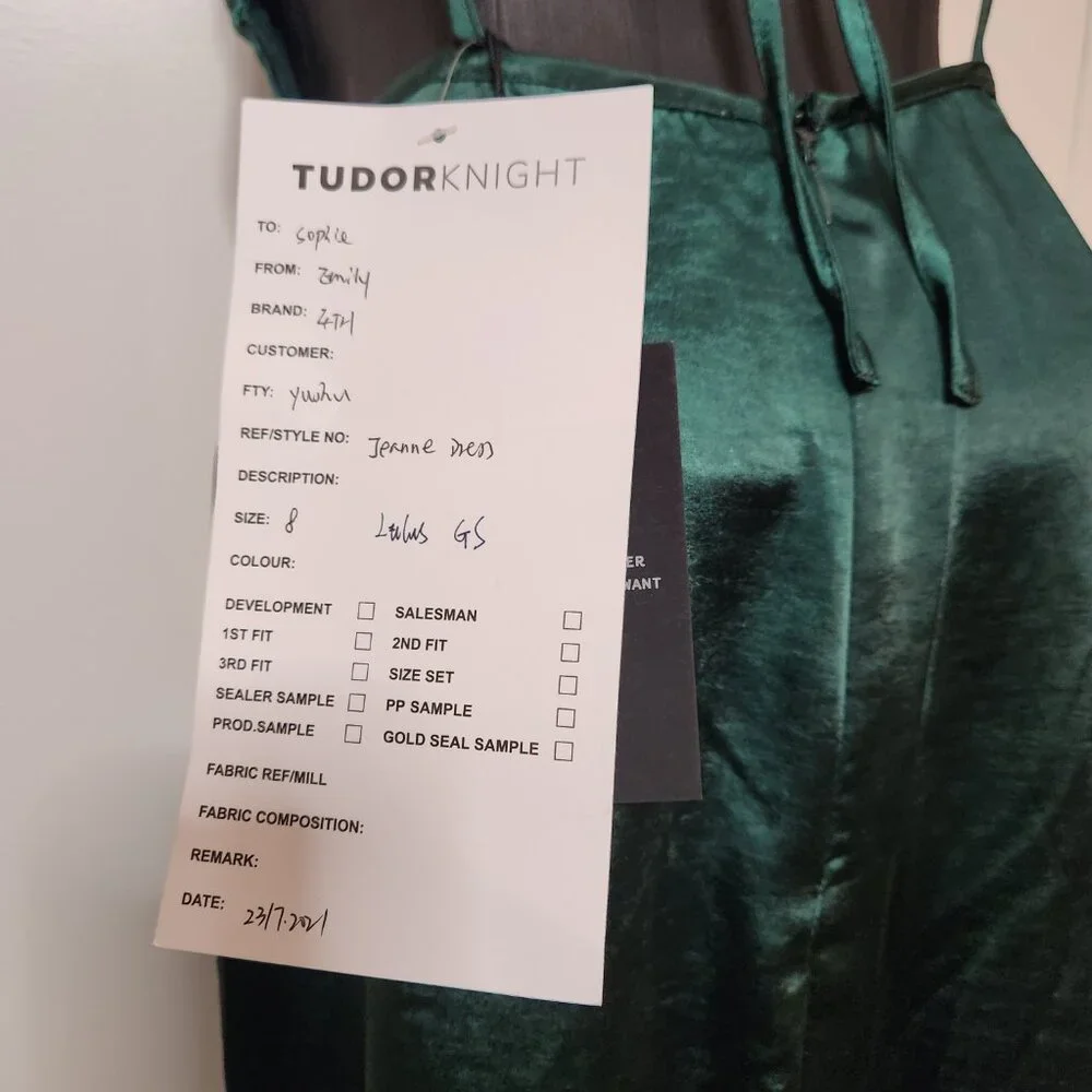 4th Reckless Low back Green gown - Picture 3 of 8